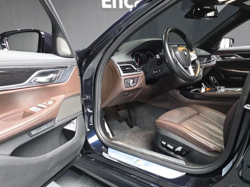 2017 BMW 7 Series 740Li xDrive M Sport Package photo 10