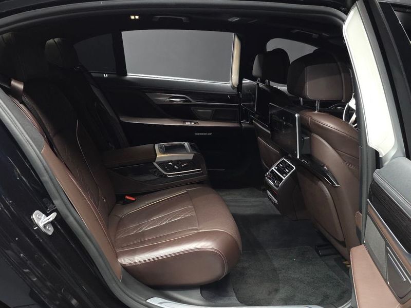 2017 BMW 7 Series 740Li xDrive M Sport Package photo 12