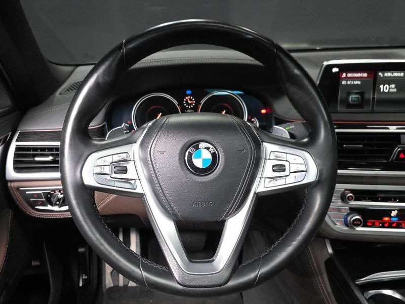 2017 BMW 7 Series 740Li xDrive M Sport Package photo 13