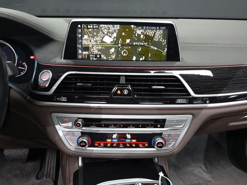 2017 BMW 7 Series 740Li xDrive M Sport Package photo 14