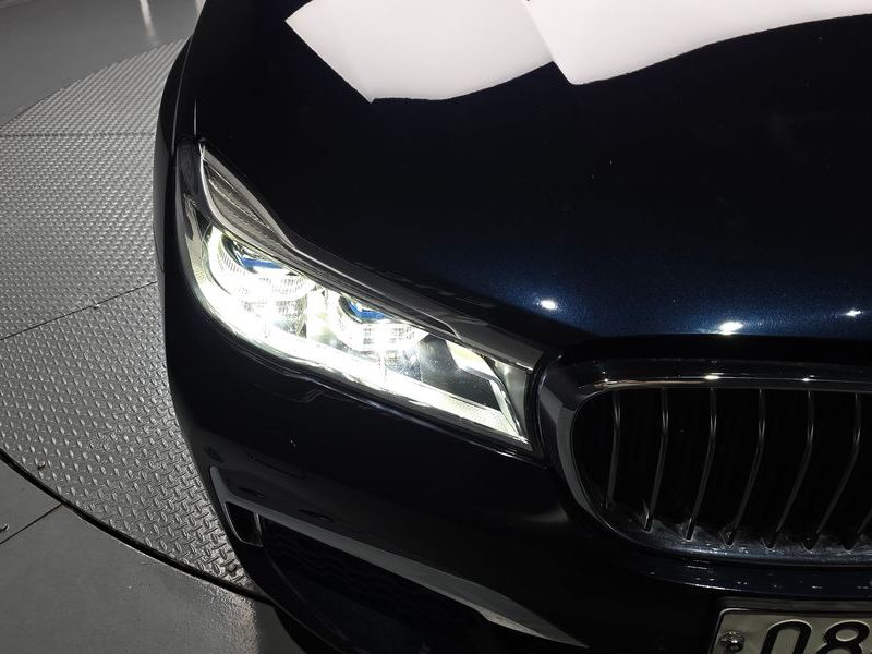2017 BMW 7 Series 740Li xDrive M Sport Package photo 22