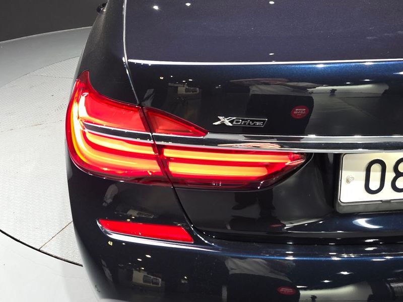 2017 BMW 7 Series 740Li xDrive M Sport Package photo 23