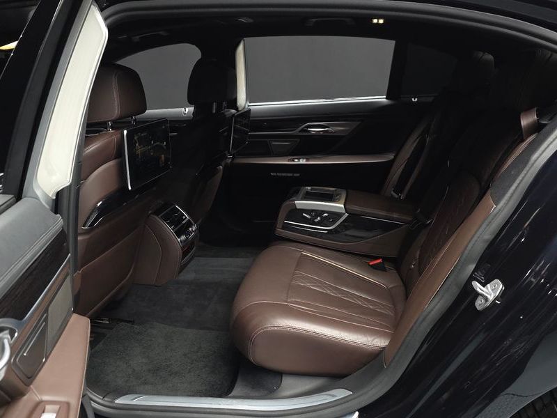2017 BMW 7 Series 740Li xDrive M Sport Package photo 26