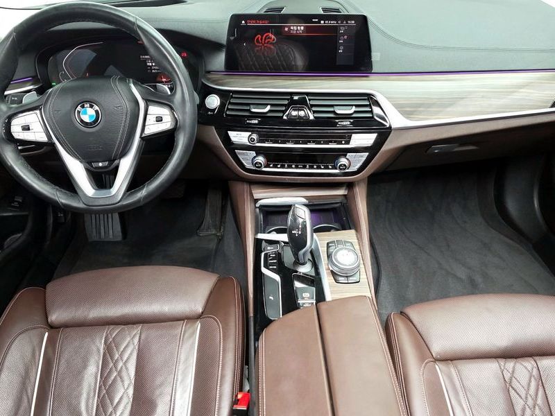 2020 BMW 5 Series 530i xDrive Luxury Plus photo 7
