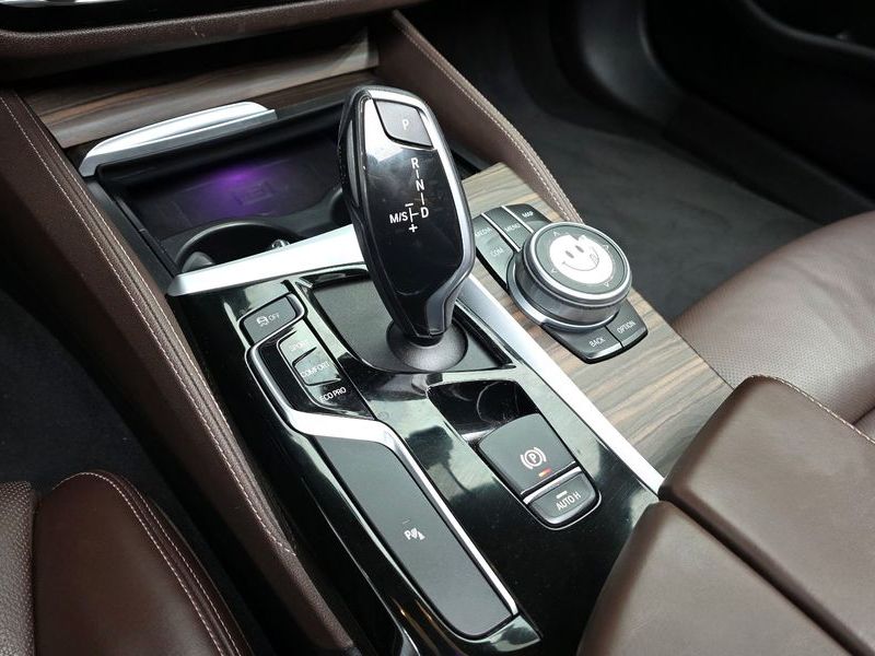2020 BMW 5 Series 530i xDrive Luxury Plus photo 9
