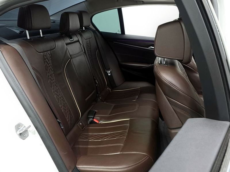 2020 BMW 5 Series 530i xDrive Luxury Plus photo 11