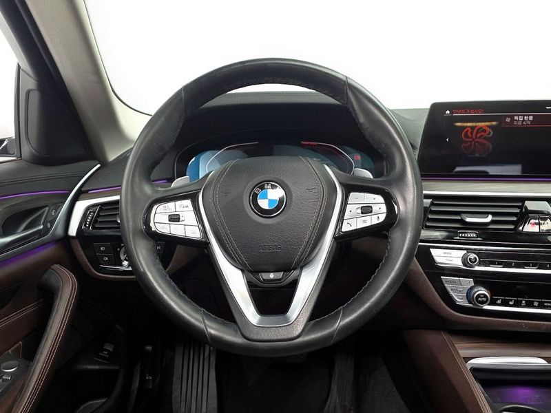 2020 BMW 5 Series 530i xDrive Luxury Plus photo 12