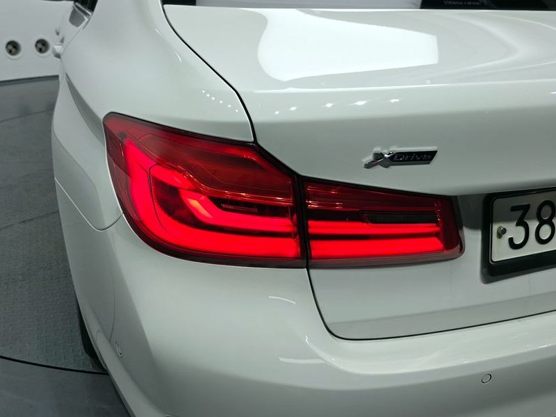 2020 BMW 5 Series 530i xDrive Luxury Plus photo 23