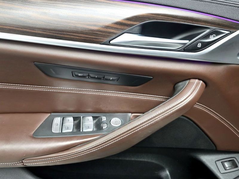 2020 BMW 5 Series 530i xDrive Luxury Plus photo 27