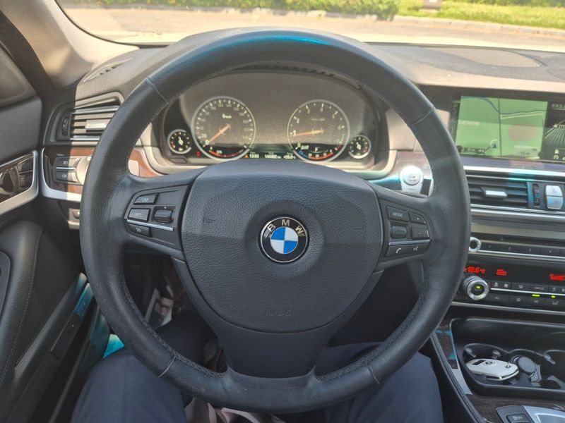 2013 BMW 5 Series 528i xDrive photo 8