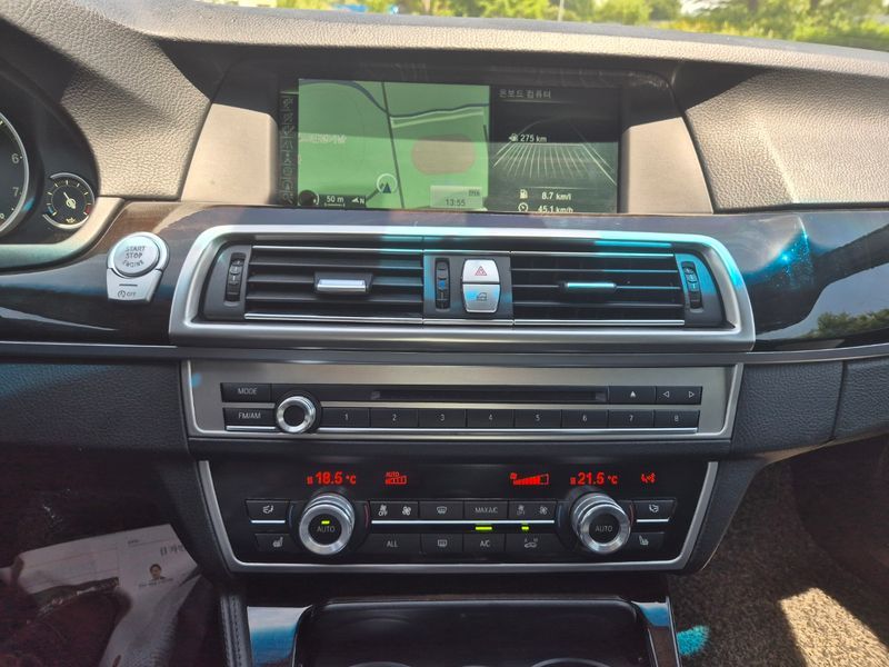 2013 BMW 5 Series 528i xDrive photo 9