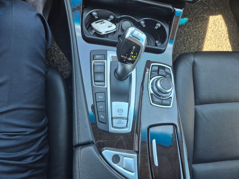 2013 BMW 5 Series 528i xDrive photo 10
