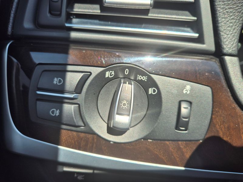 2013 BMW 5 Series 528i xDrive photo 12