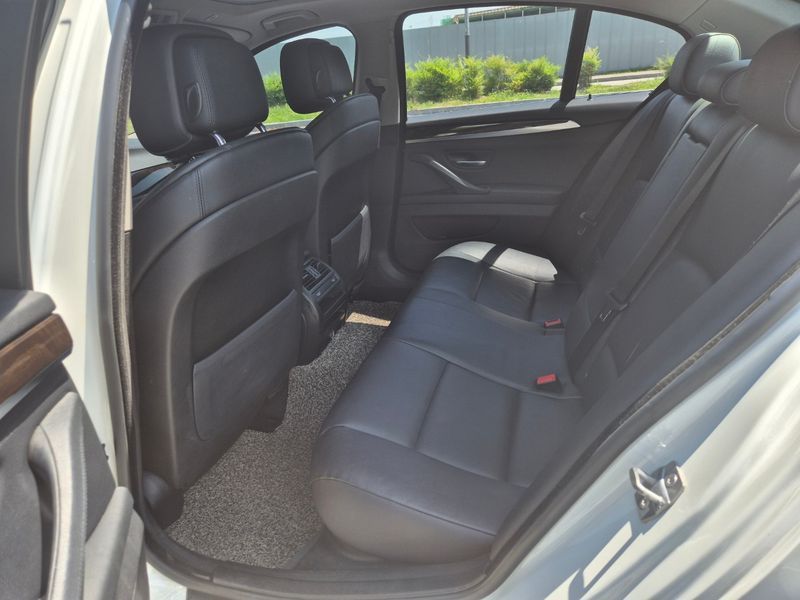 2013 BMW 5 Series 528i xDrive photo 16