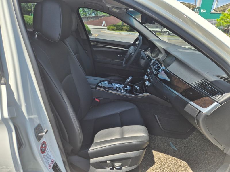 2013 BMW 5 Series 528i xDrive photo 17