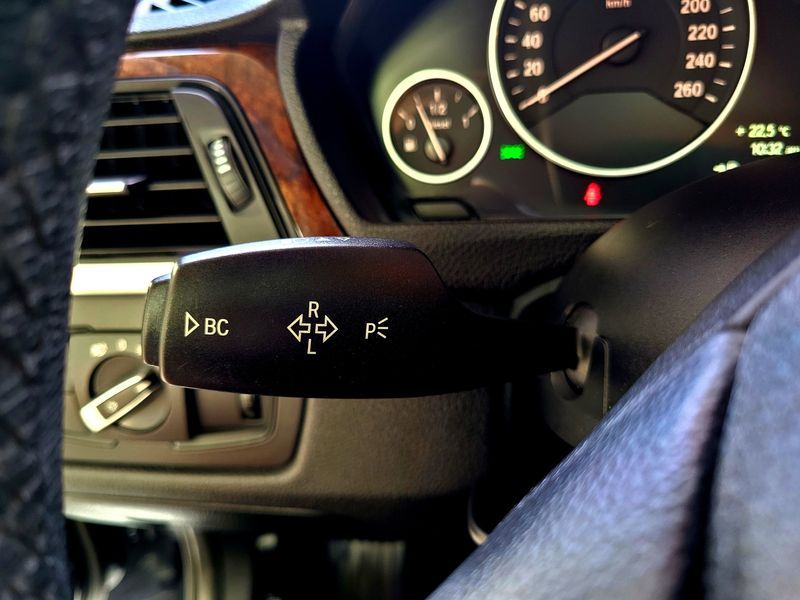 2014 BMW 3 Series 320d photo 17