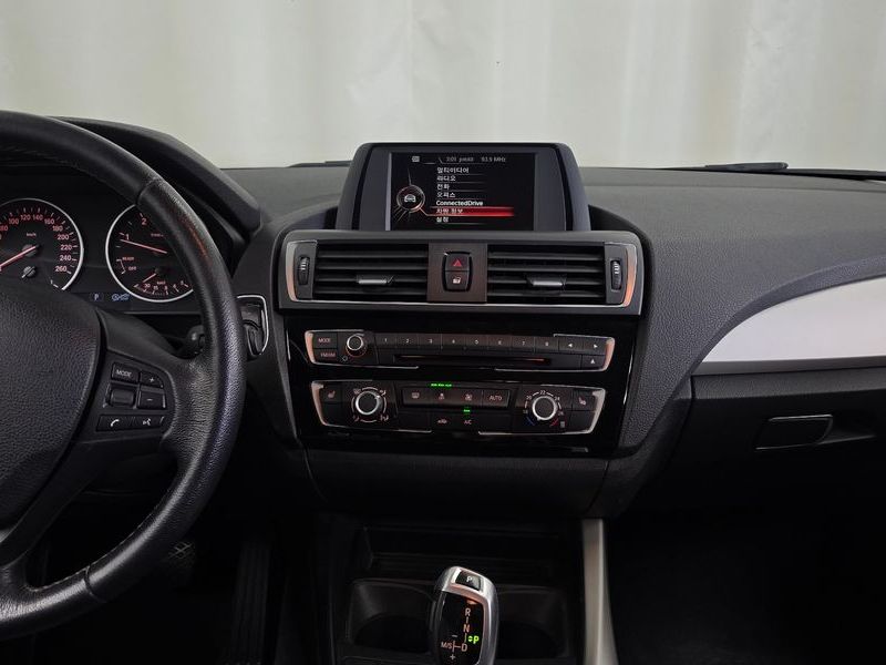 2017 BMW 1 Series 118d JOY 5DOOR photo 14