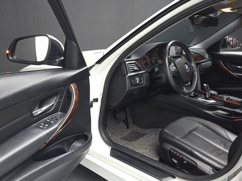 2014 BMW 3 Series 320d xDrive photo 10