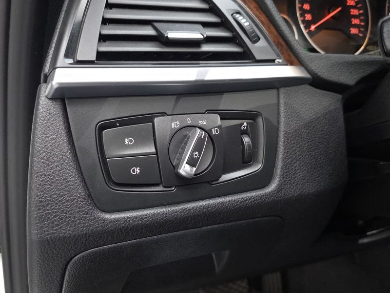 2014 BMW 3 Series 320d xDrive photo 14