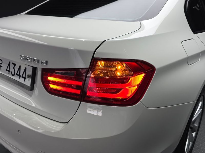2014 BMW 3 Series 320d xDrive photo 24