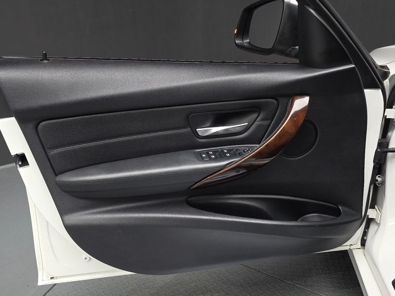 2014 BMW 3 Series 320d xDrive photo 25