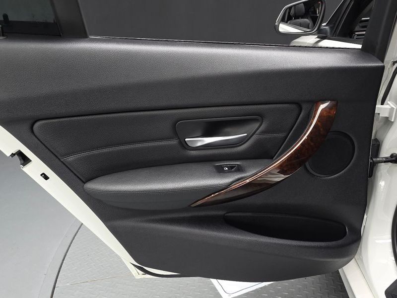 2014 BMW 3 Series 320d xDrive photo 26