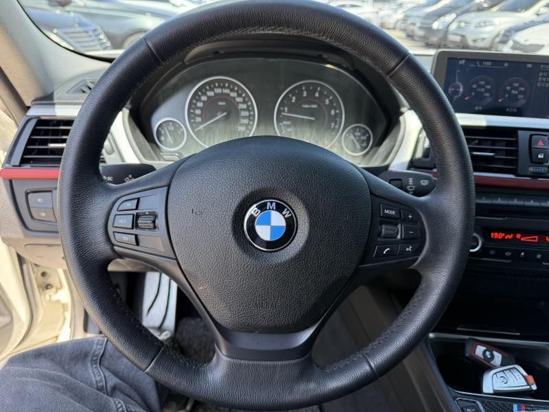 2013 BMW 3 Series 320i Sport photo 8