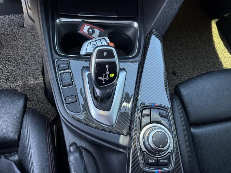 2013 BMW 3 Series 320i Sport photo 13