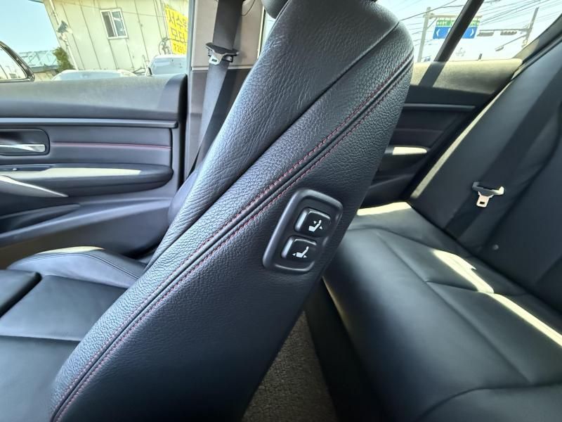 2013 BMW 3 Series 320i Sport photo 14