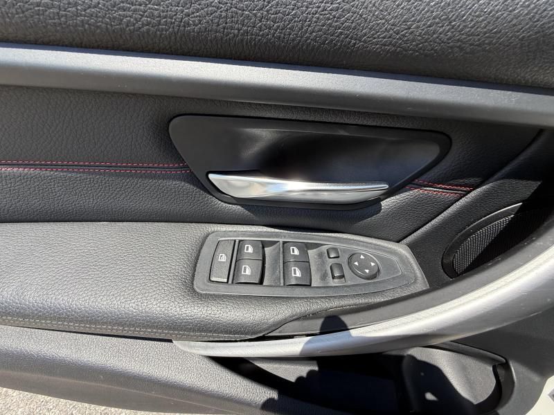 2013 BMW 3 Series 320i Sport photo 17