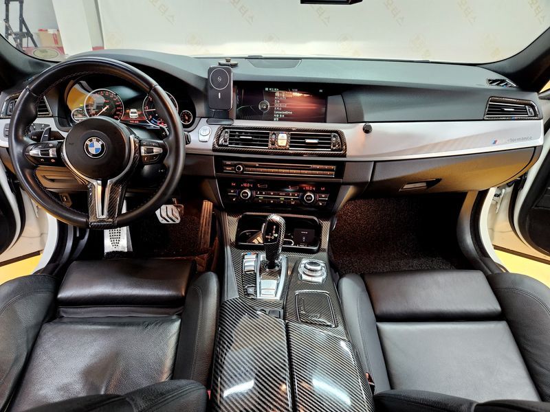 2013 BMW 5 Series 520d M Sport photo 12