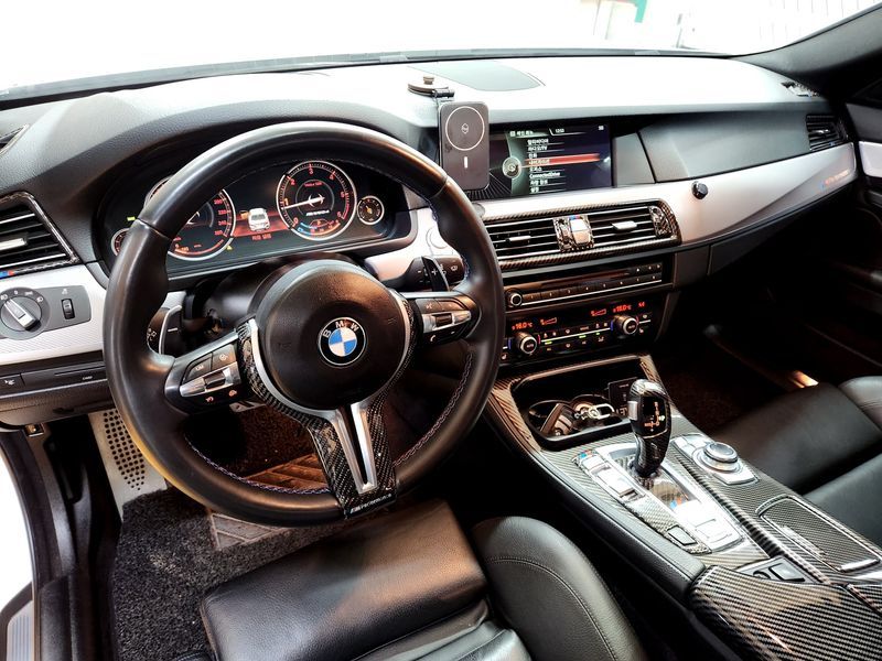 2013 BMW 5 Series 520d M Sport photo 18