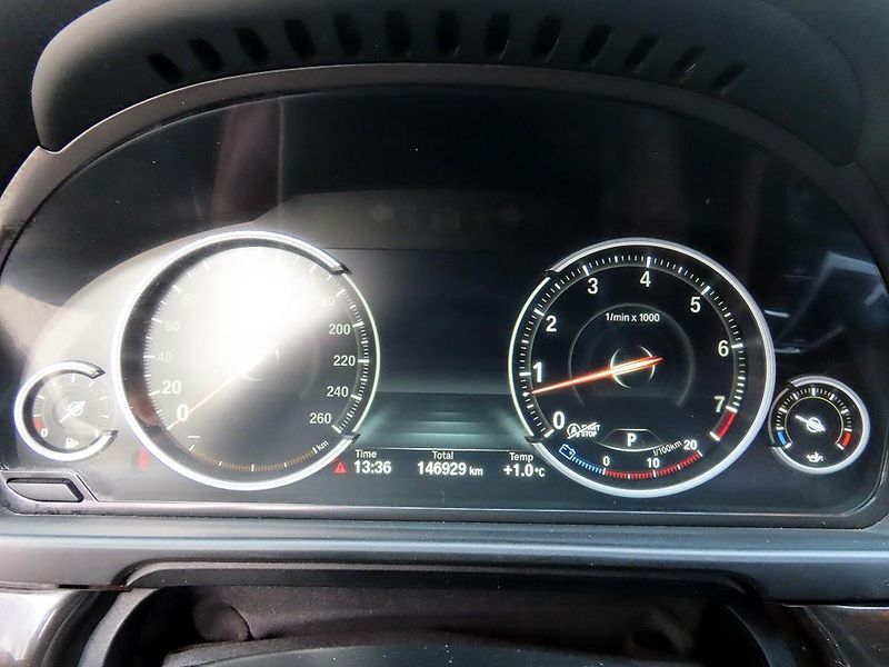 2013 BMW 5 Series 528i xDrive photo 9