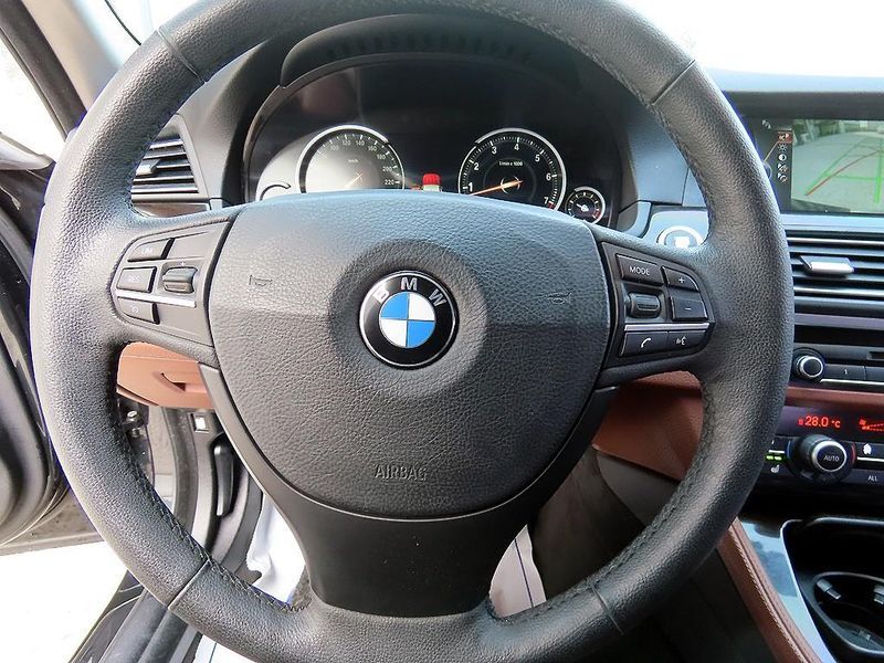 2013 BMW 5 Series 528i xDrive photo 8