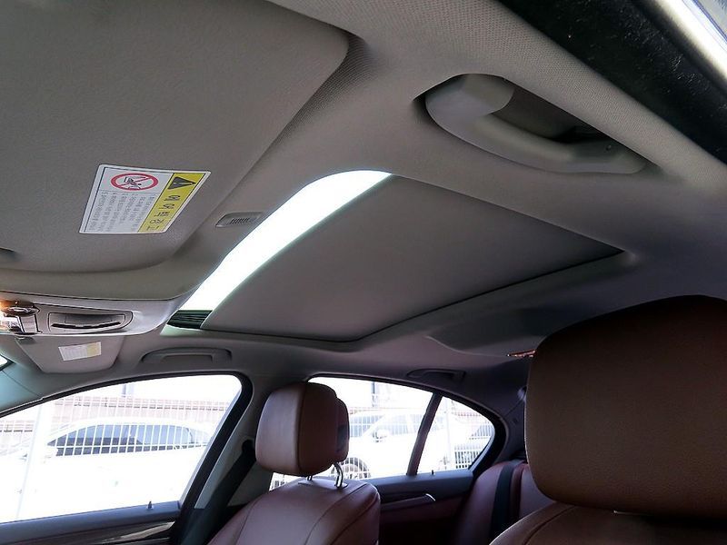 2013 BMW 5 Series 528i xDrive photo 17