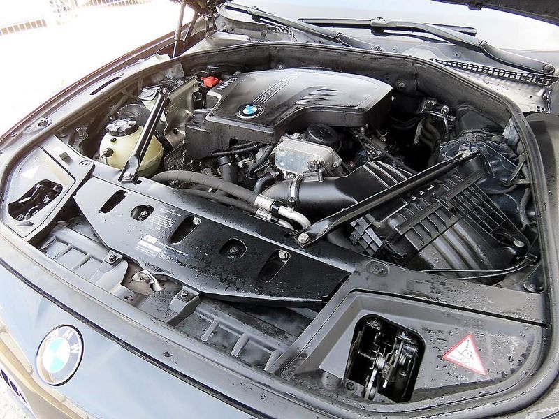 2013 BMW 5 Series 528i xDrive photo 19