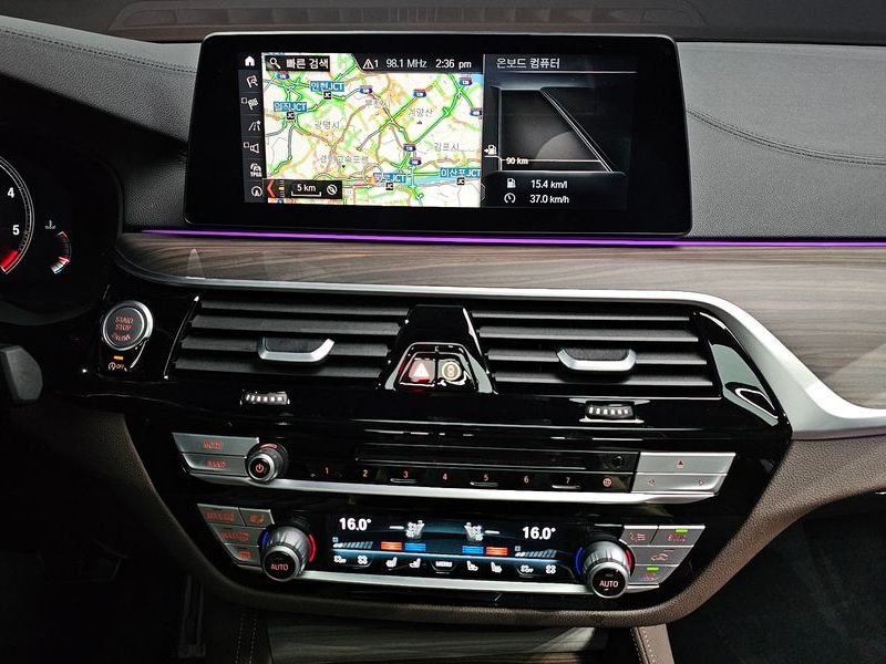 2019 BMW 5 Series 520d M Sport Package Plus photo 13