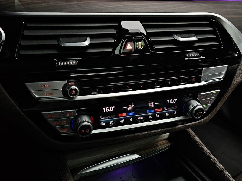 2019 BMW 5 Series 520d M Sport Package Plus photo 18