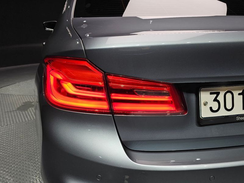 2019 BMW 5 Series 520d M Sport Package Plus photo 22