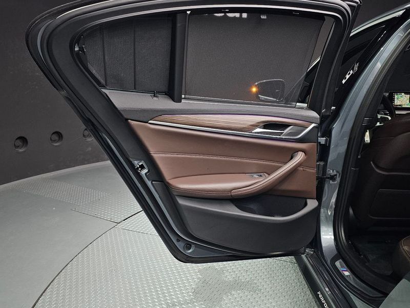 2019 BMW 5 Series 520d M Sport Package Plus photo 24