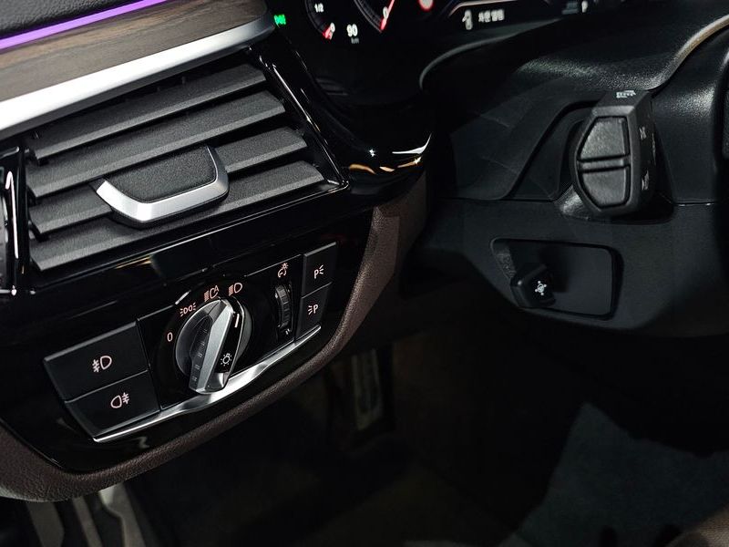 2019 BMW 5 Series 520d M Sport Package Plus photo 26