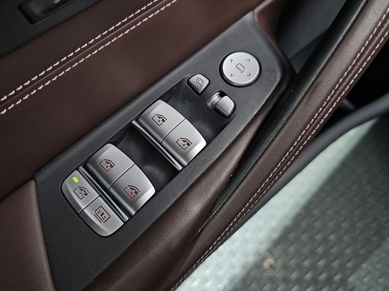 2019 BMW 5 Series 520d M Sport Package Plus photo 28