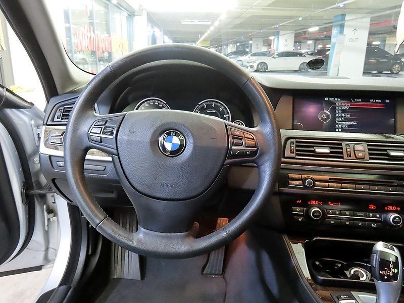 2013 BMW 5 Series 528i xDrive photo 8