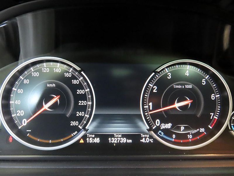 2013 BMW 5 Series 528i xDrive photo 9