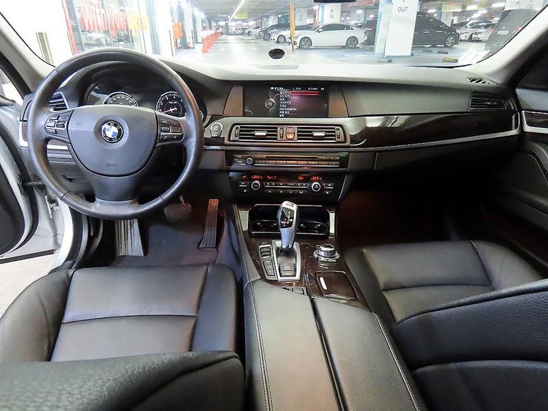 2013 BMW 5 Series 528i xDrive photo 10