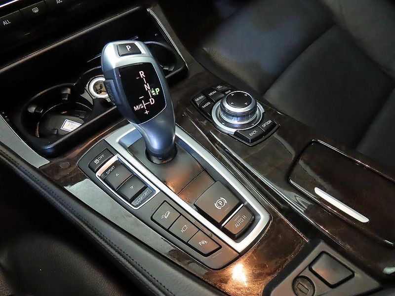 2013 BMW 5 Series 528i xDrive photo 12