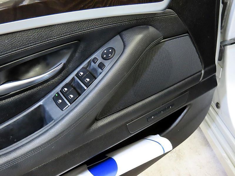 2013 BMW 5 Series 528i xDrive photo 13