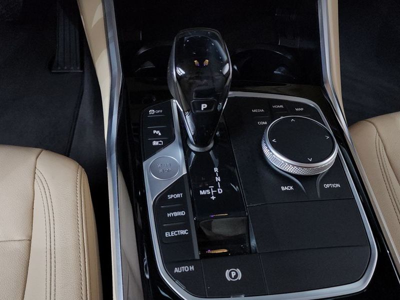 2020 BMW 3 Series 330e Luxury photo 9