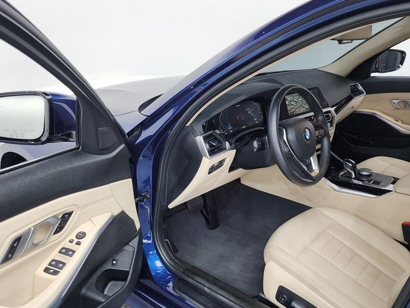 2020 BMW 3 Series 330e Luxury photo 10