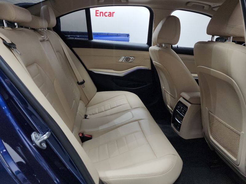 2020 BMW 3 Series 330e Luxury photo 11